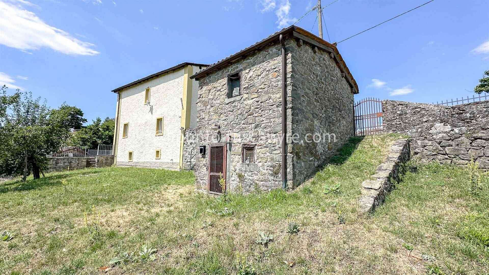 12. Villa in Barga, Lucca €245,000.jpg