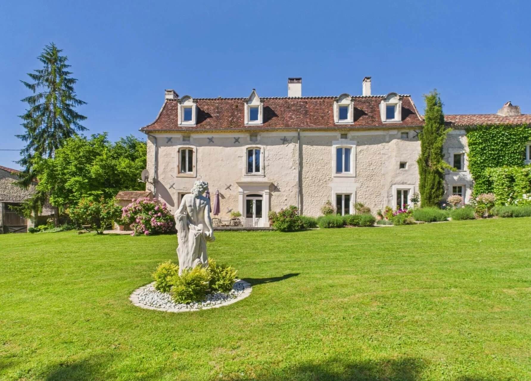 13. Villa in Allemans, Dordogne €750,000.jpg