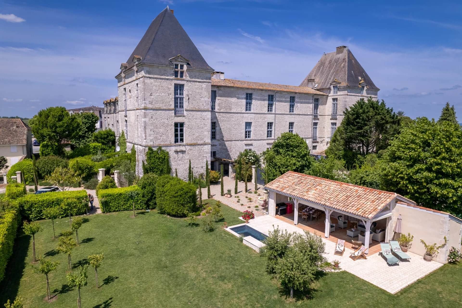 18. Villa in Saussignac, Dordogne €1,150,000.jpg