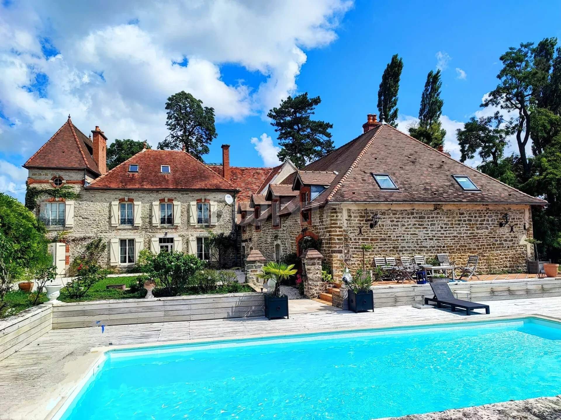 19. Country house in Beaune, Cote-d'Or €1,200,000.jpg