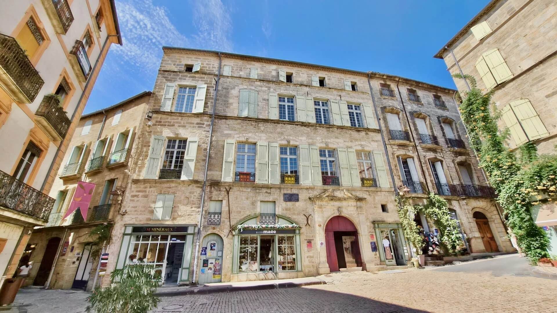 4. Apartment in Pezenas, Herault €315,000.jpg