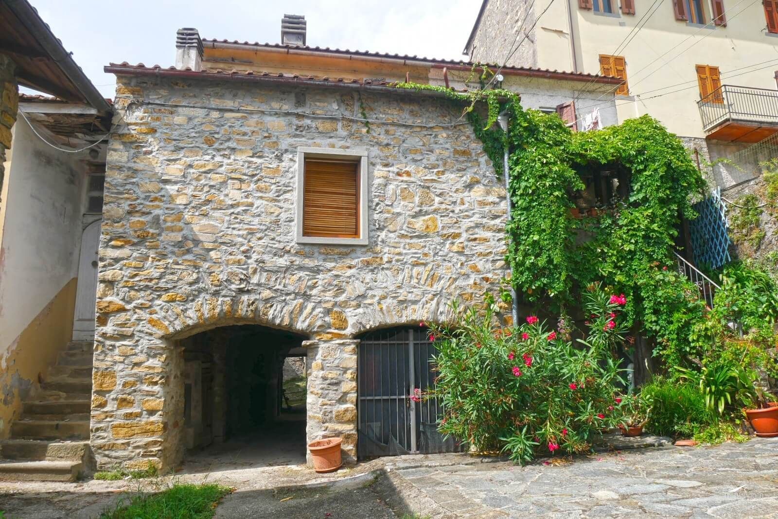 5. Country house in Fivizzano, Massa and Carrara €110,000.jpg