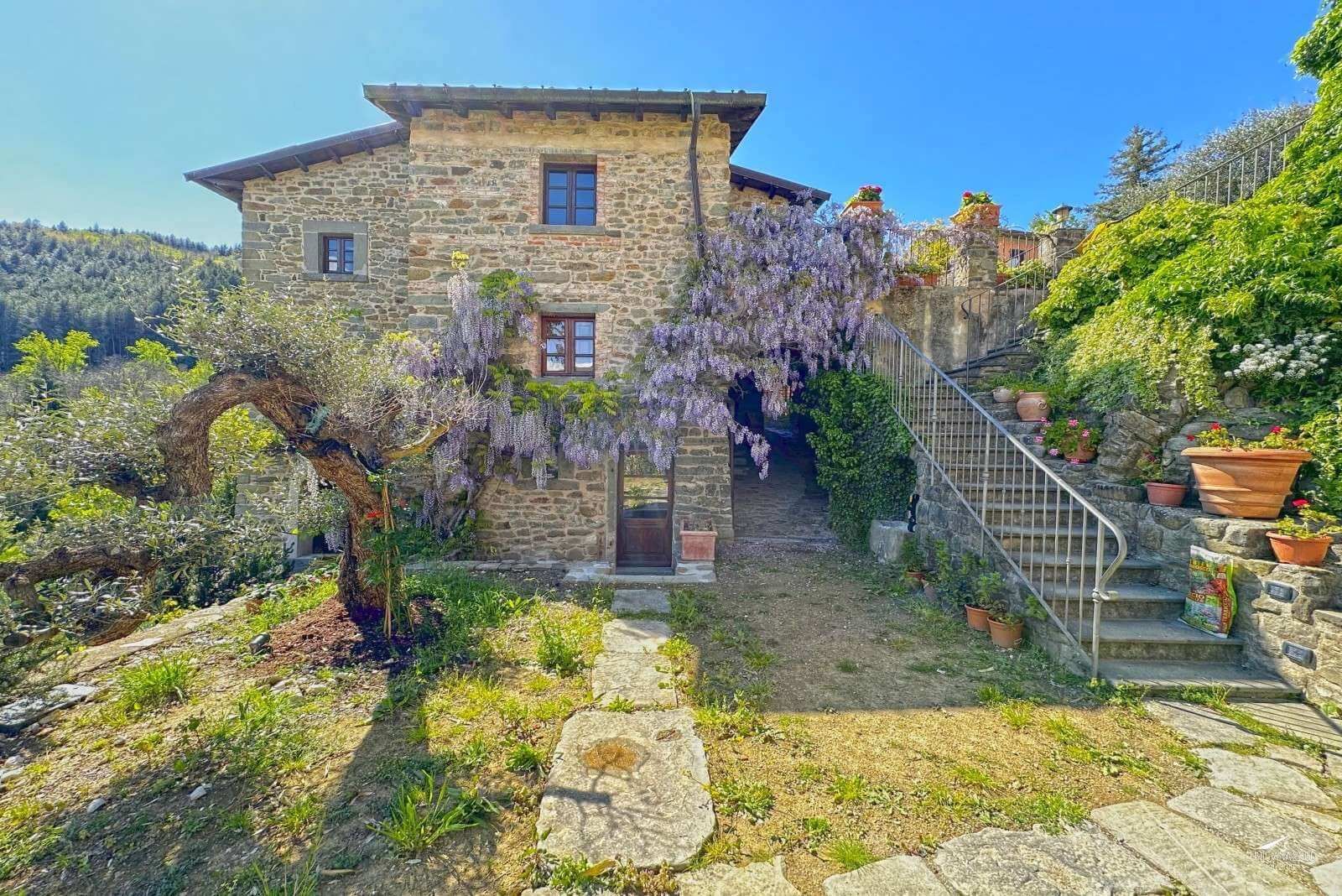 Casola in Lunigiana, Massa and Carrara (1).jpg
