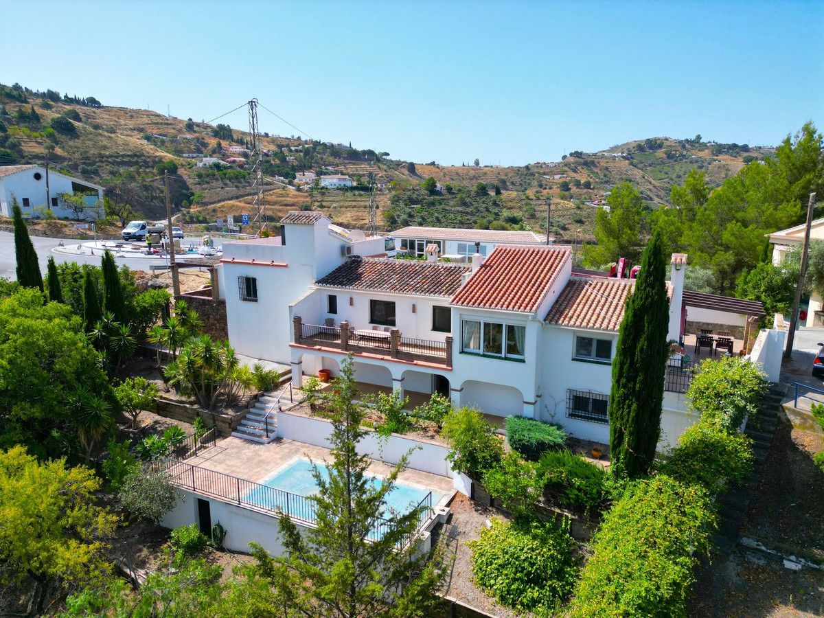 Villa in Competa, Malaga €509,000.jpg