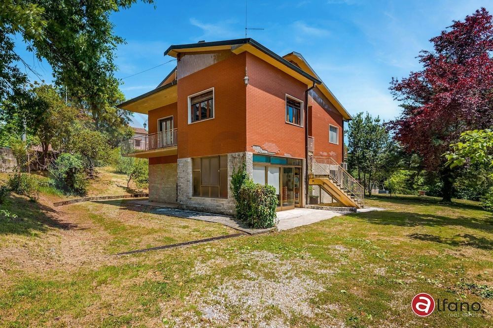 Villa in Isola del Liri, Frosinone €145,000.jpg