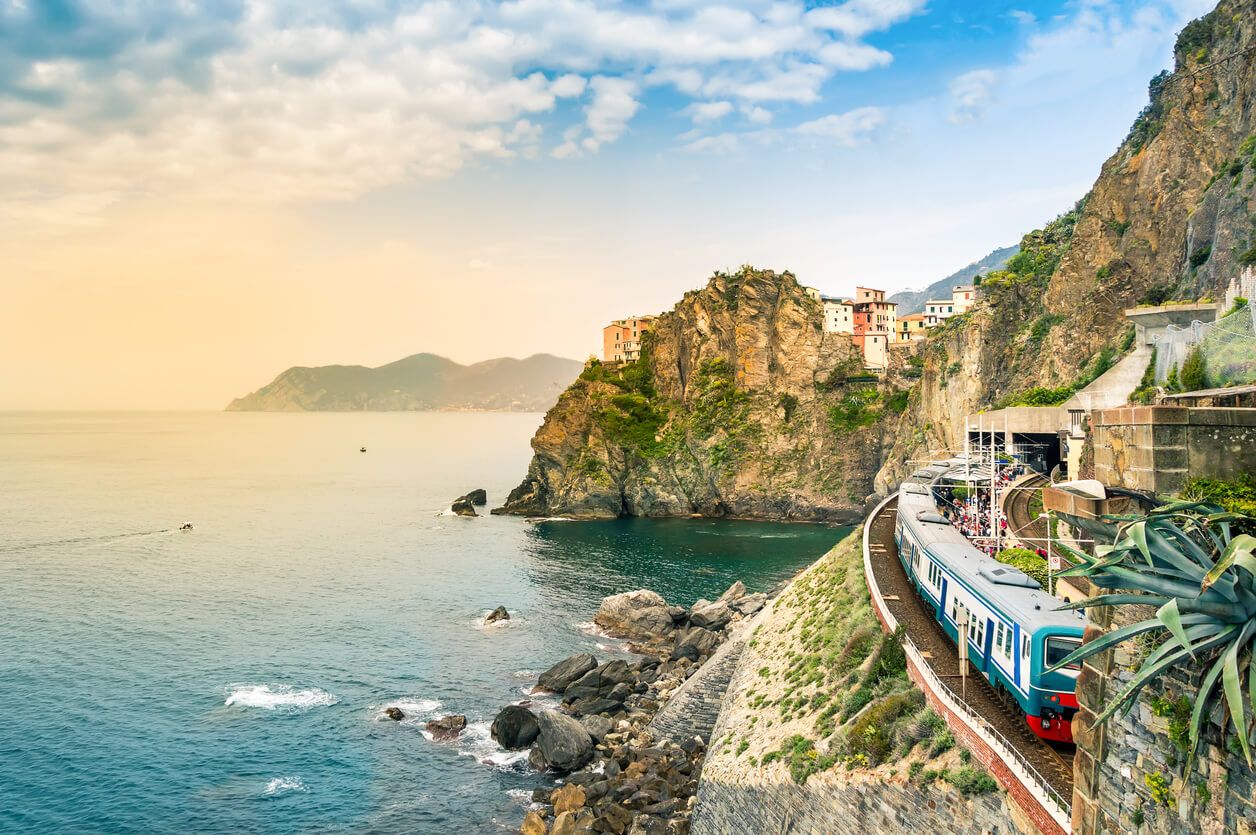 Manarola, Cinque Terre train, transport.jpg