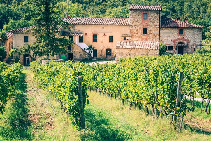 Tuscany farmhouse Italy hero.jpg