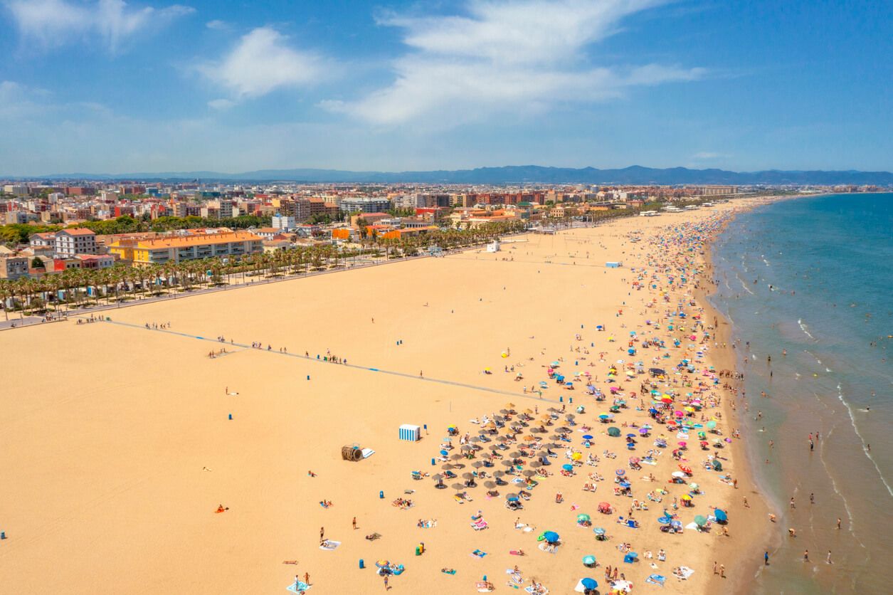 Malvarrosa beach, Valencia.jpg