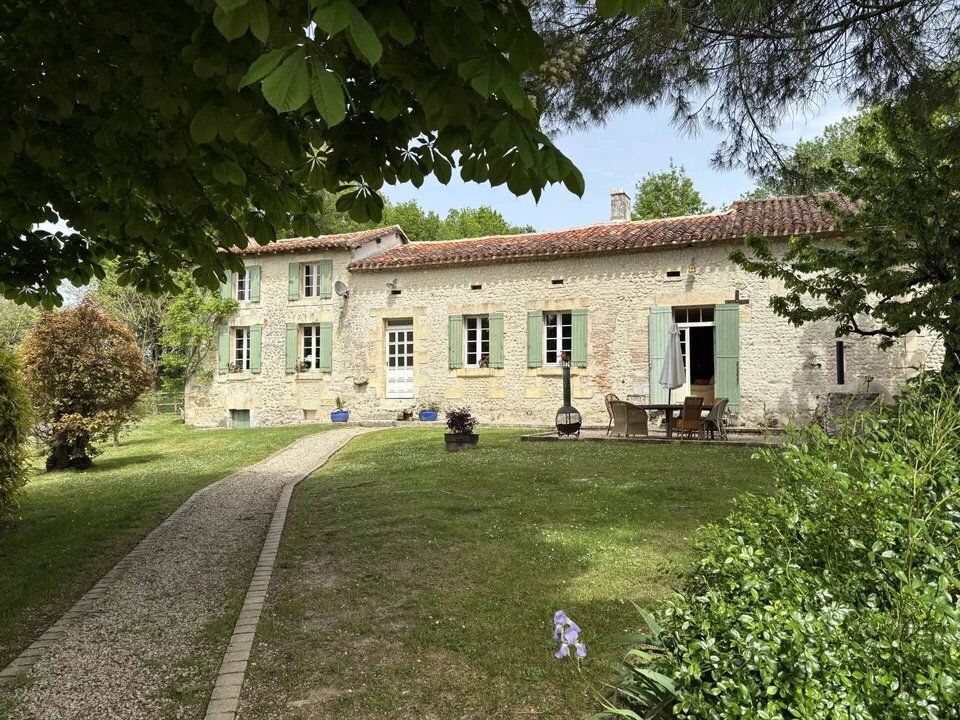 Aubeterre-sur-dronne_charente_1.jpg